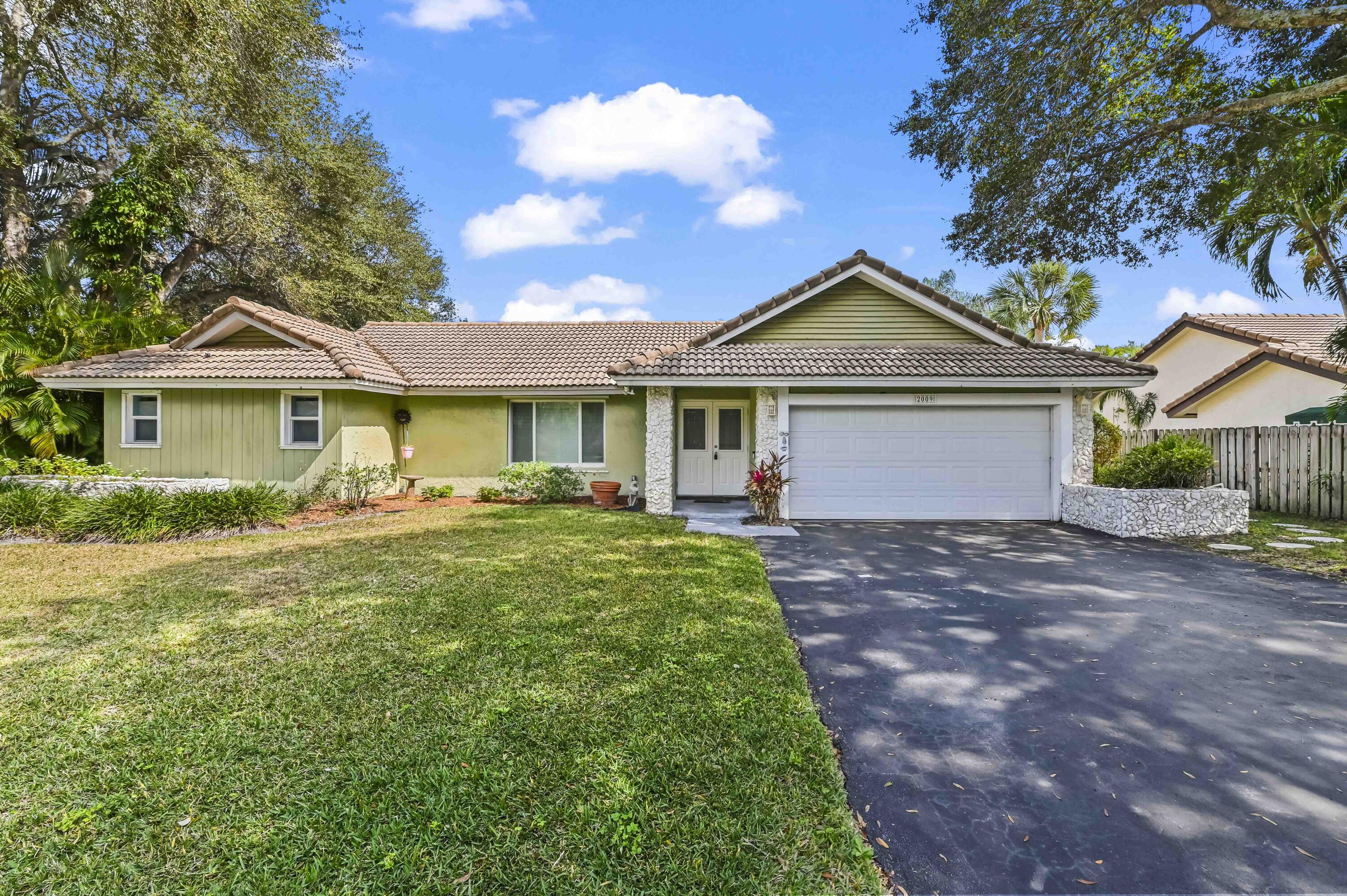 2009 Southwest 36th Avenue Delray Beach, FL 33445 - Photo 6 of 38 02 Front 02