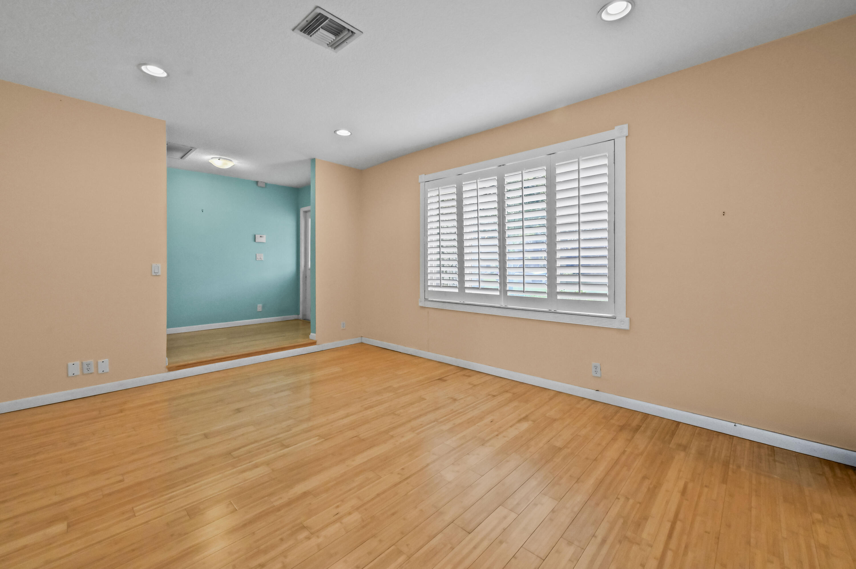 2009 Southwest 36th Avenue Delray Beach, FL 33445 - Photo 10 of 38 06 Family Room 02