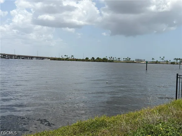 $850,000 | 4435 Southeast 20th Place, Cape Coral, FL 33904