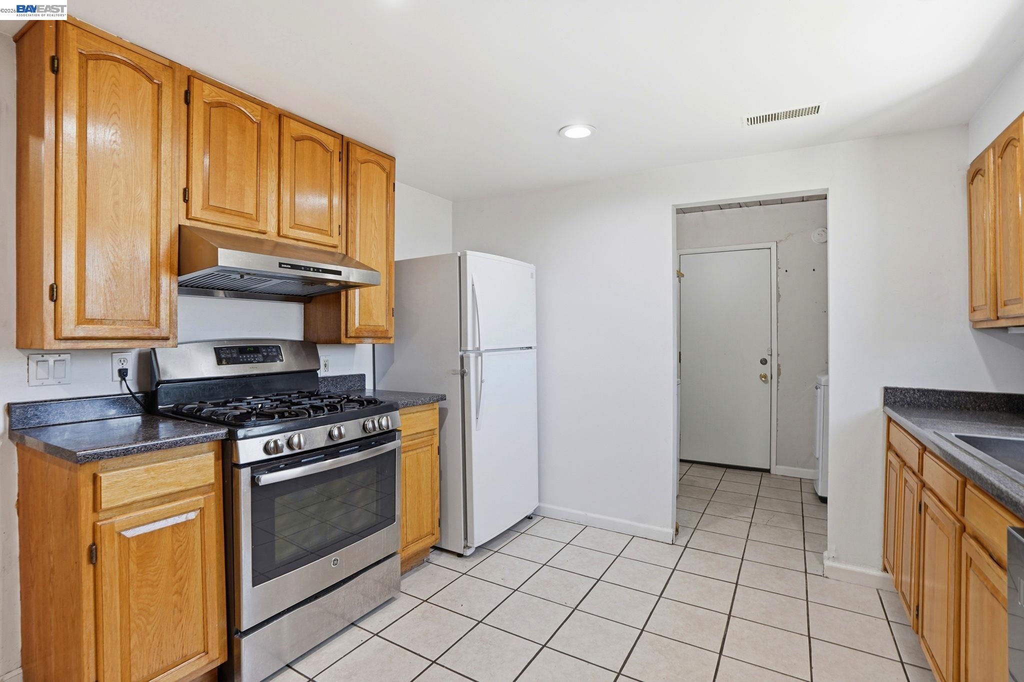 2102 Overhill Road Concord, CA 94520 - Photo 8 of 46
