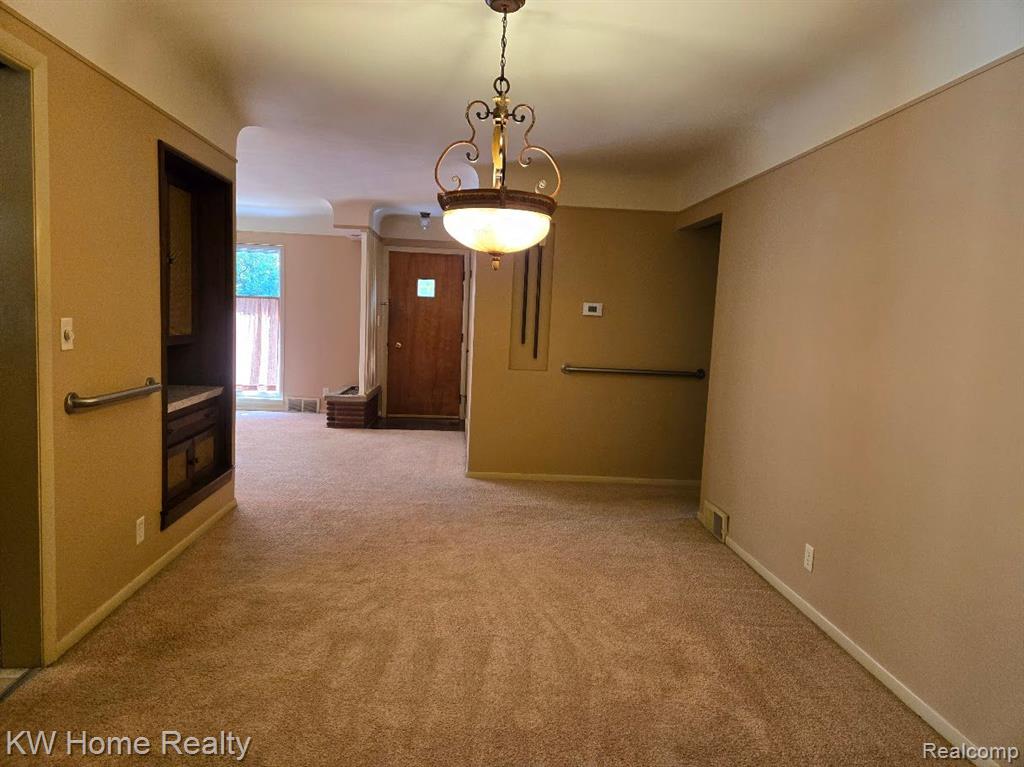 28401 Hawberry Road Farmington Hills, MI 48331 - Photo 4 of 34