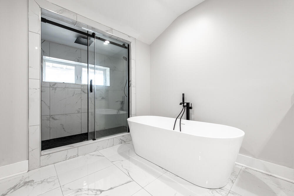 9 Springdale Road Graniteville, SC 29829 - Photo 15 of 30 Soaking Tub & Luxury Walk in Shower!