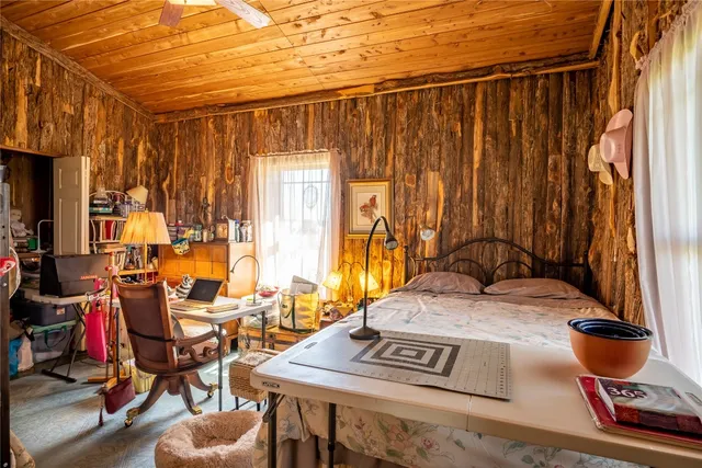 a view of a dinning table and chairs in the patio