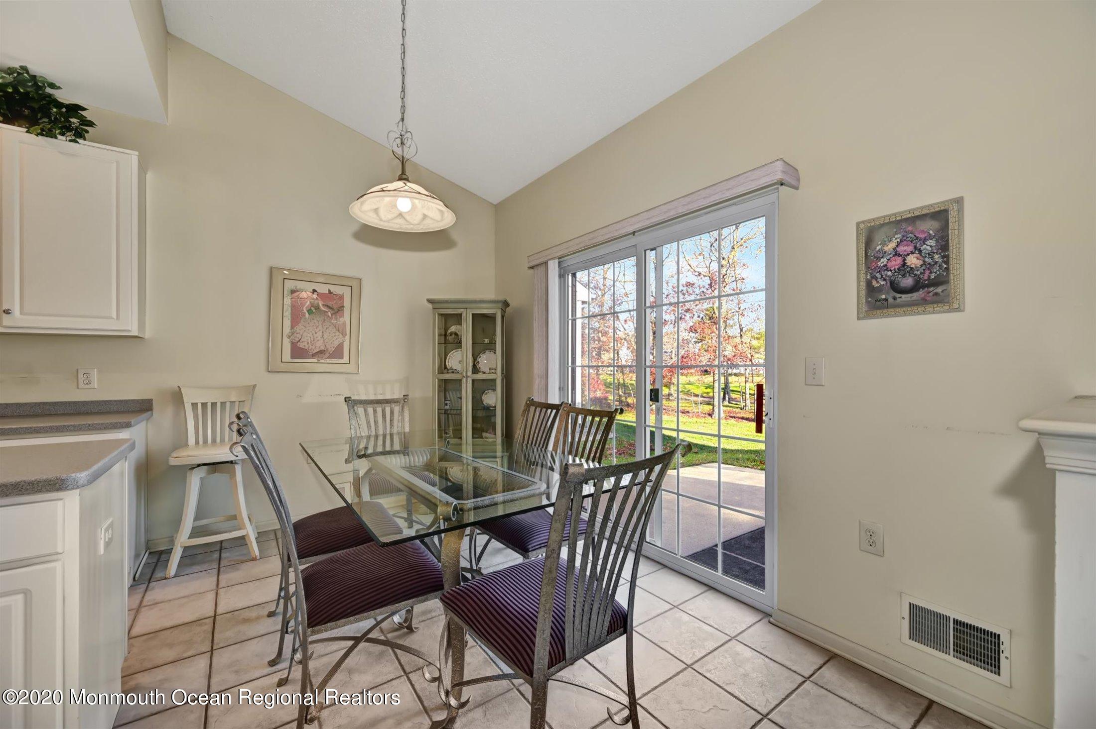 9 Pine Valley Road Jackson, NJ 08527 - Photo 11 of 45 11-Breakfast Area