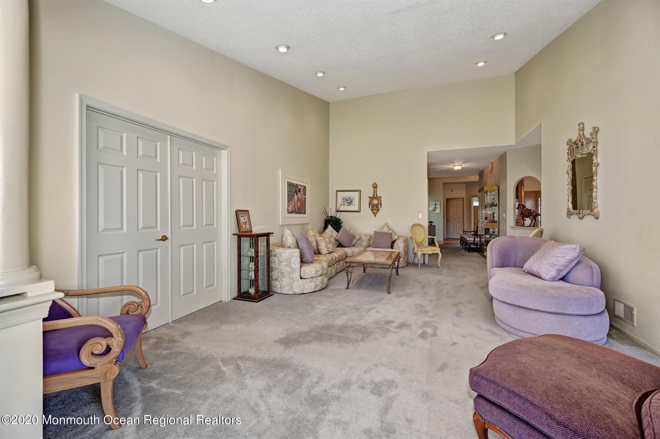 9 Pine Valley Road Jackson, NJ 08527 - Photo 13 of 45 13-Living