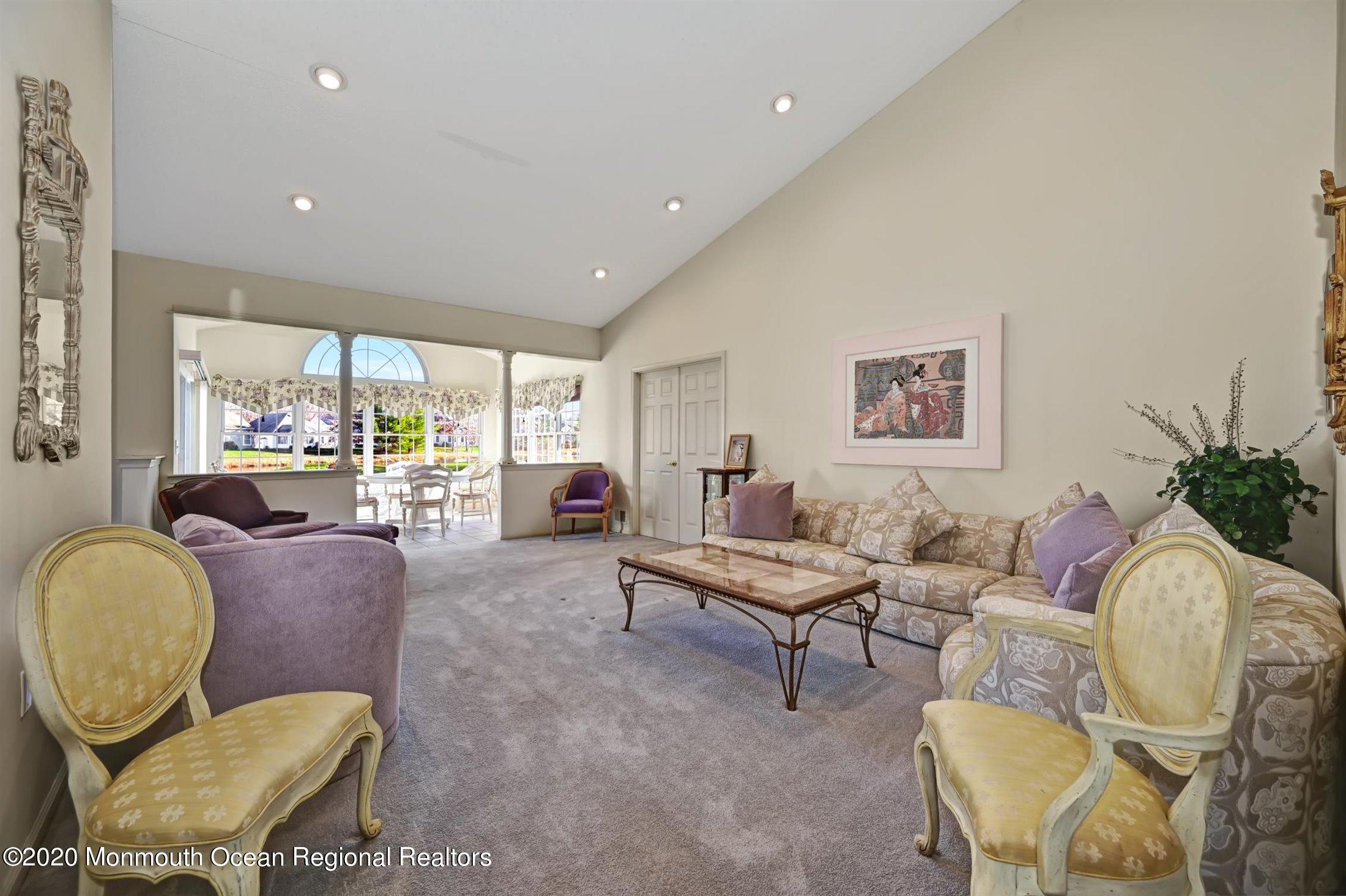 9 Pine Valley Road Jackson, NJ 08527 - Photo 14 of 45 14-Living