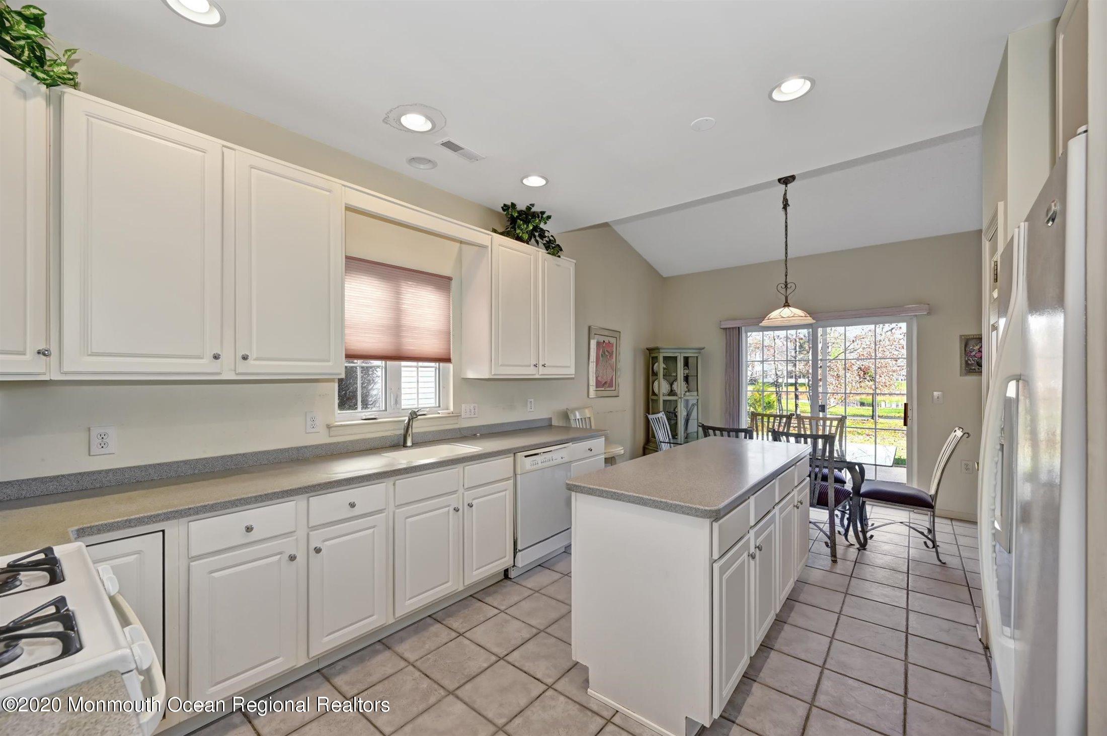 9 Pine Valley Road Jackson, NJ 08527 - Photo 6 of 45 06-Kitchen