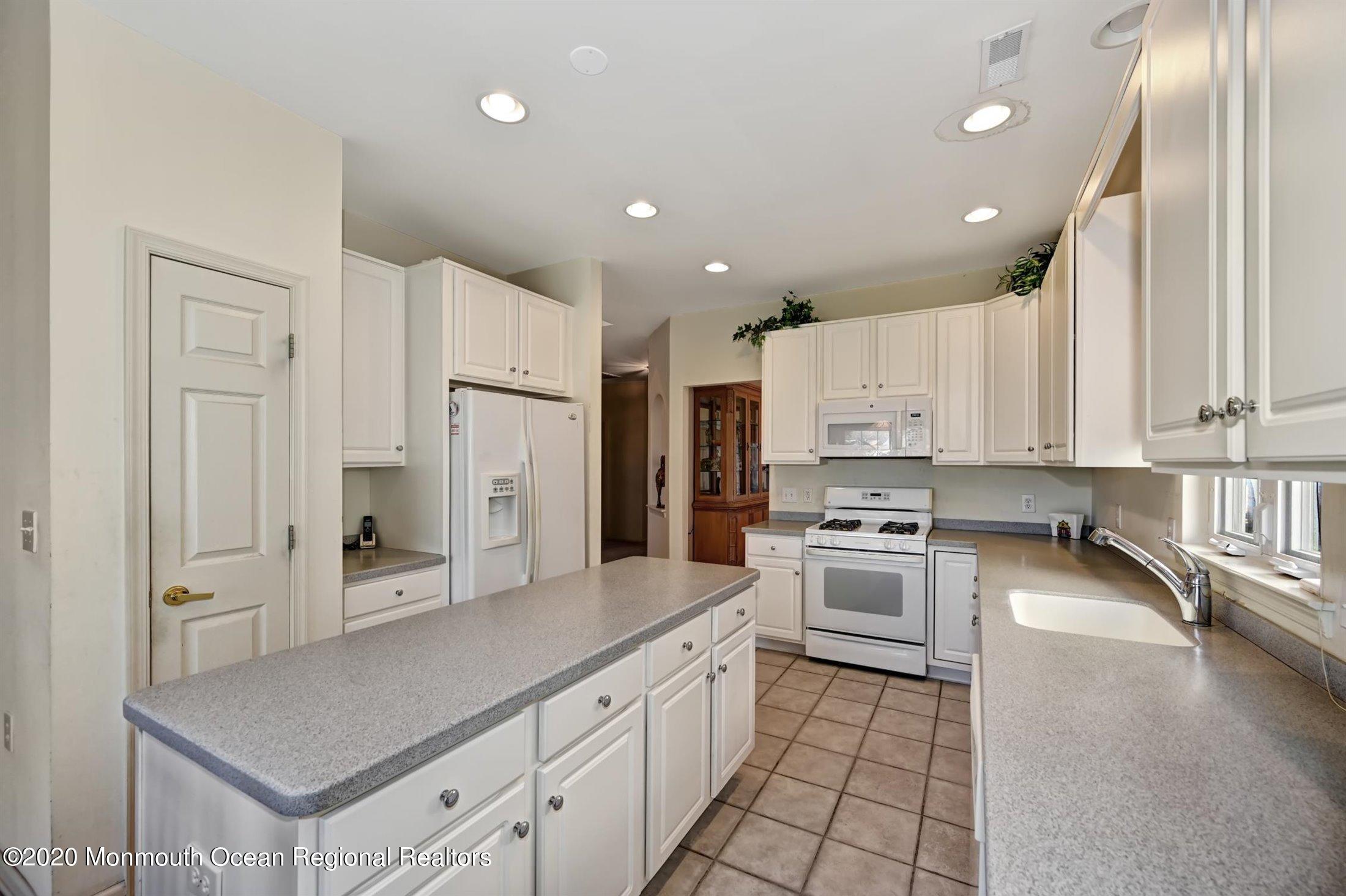 9 Pine Valley Road Jackson, NJ 08527 - Photo 9 of 45 09-Kitchen