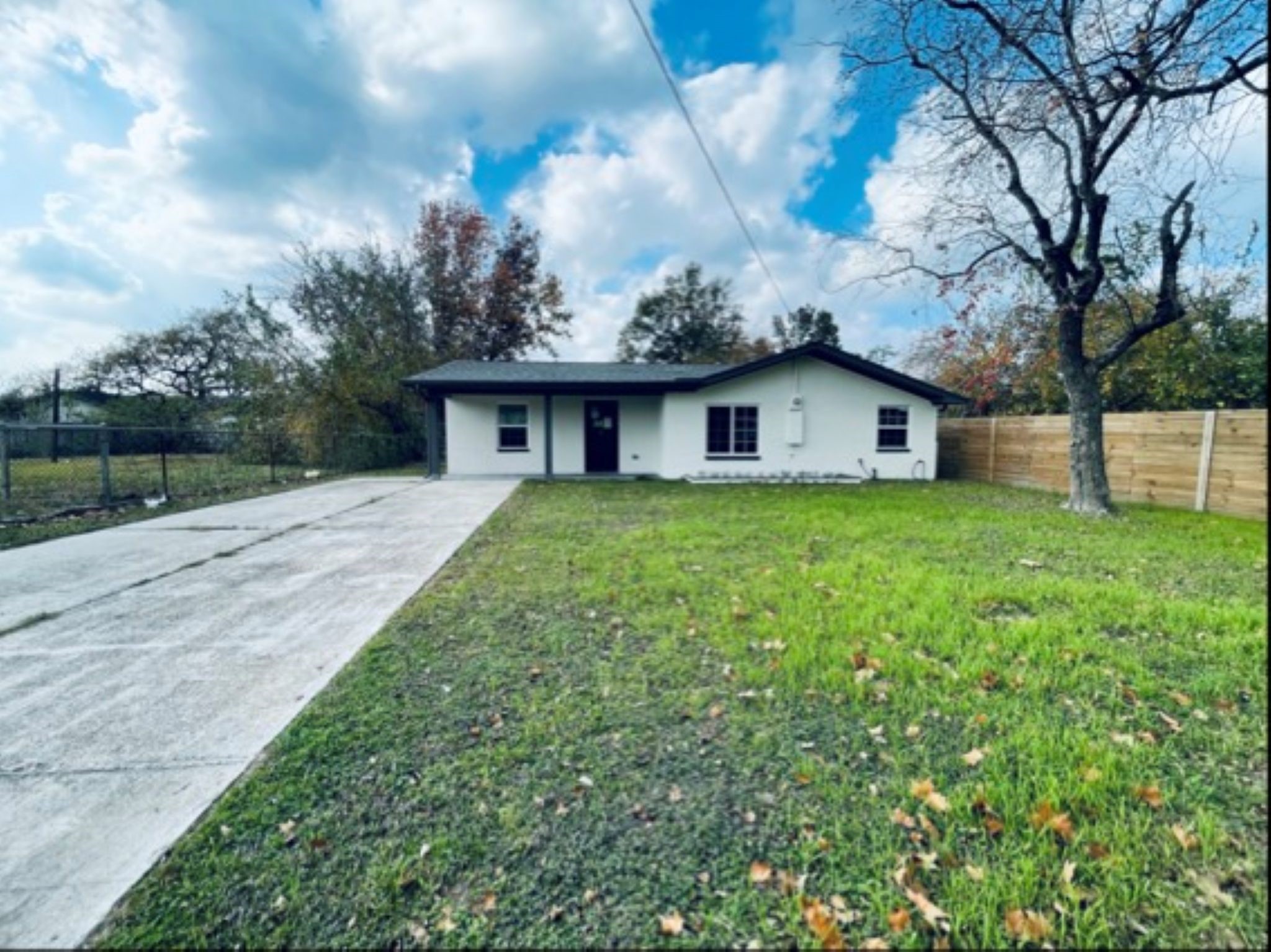 Front Yard, long driveway leading to house.