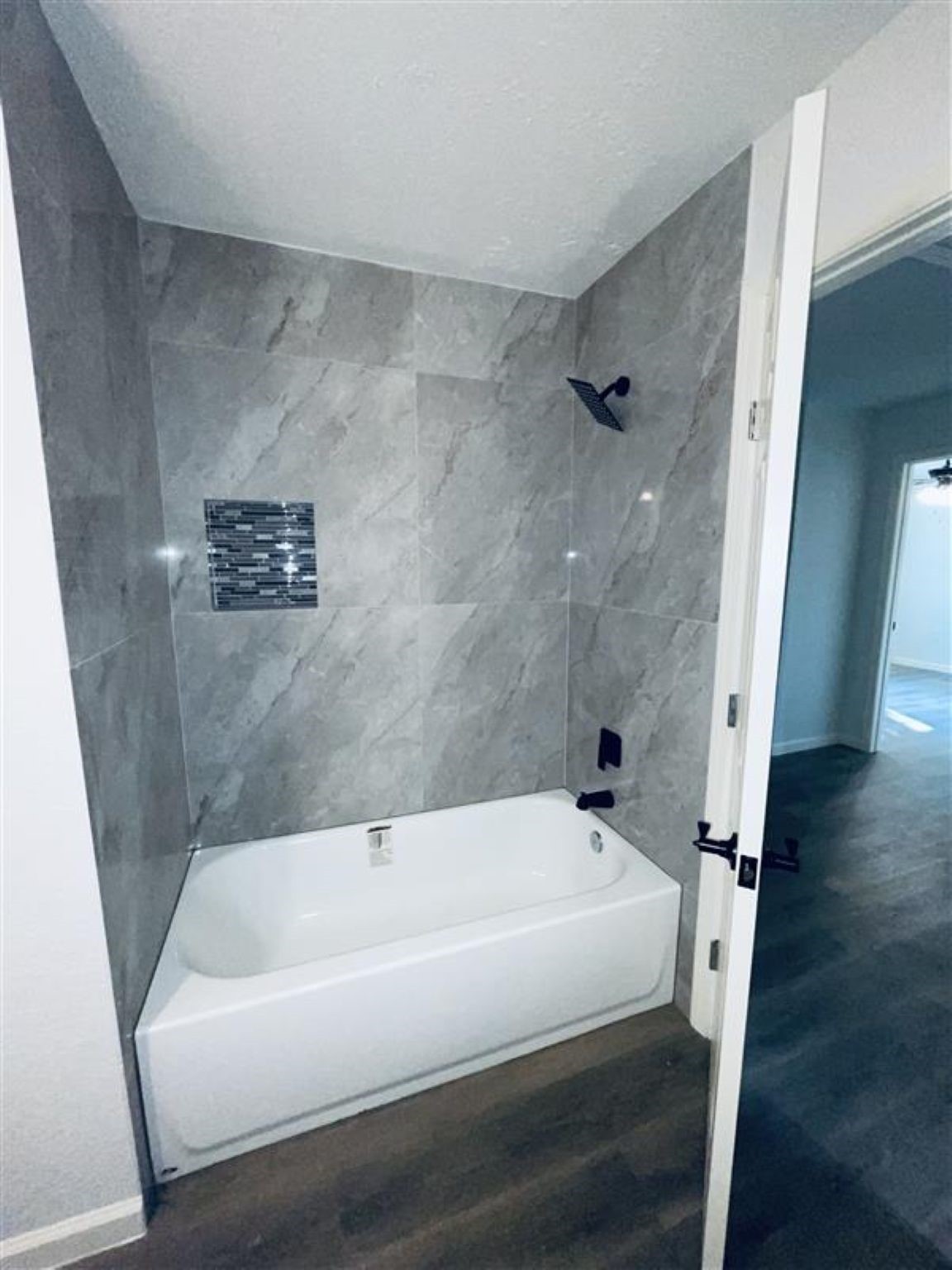 8817 Dandy Street Houston, TX 77016 - Photo 15 of 24 Second Bathroom