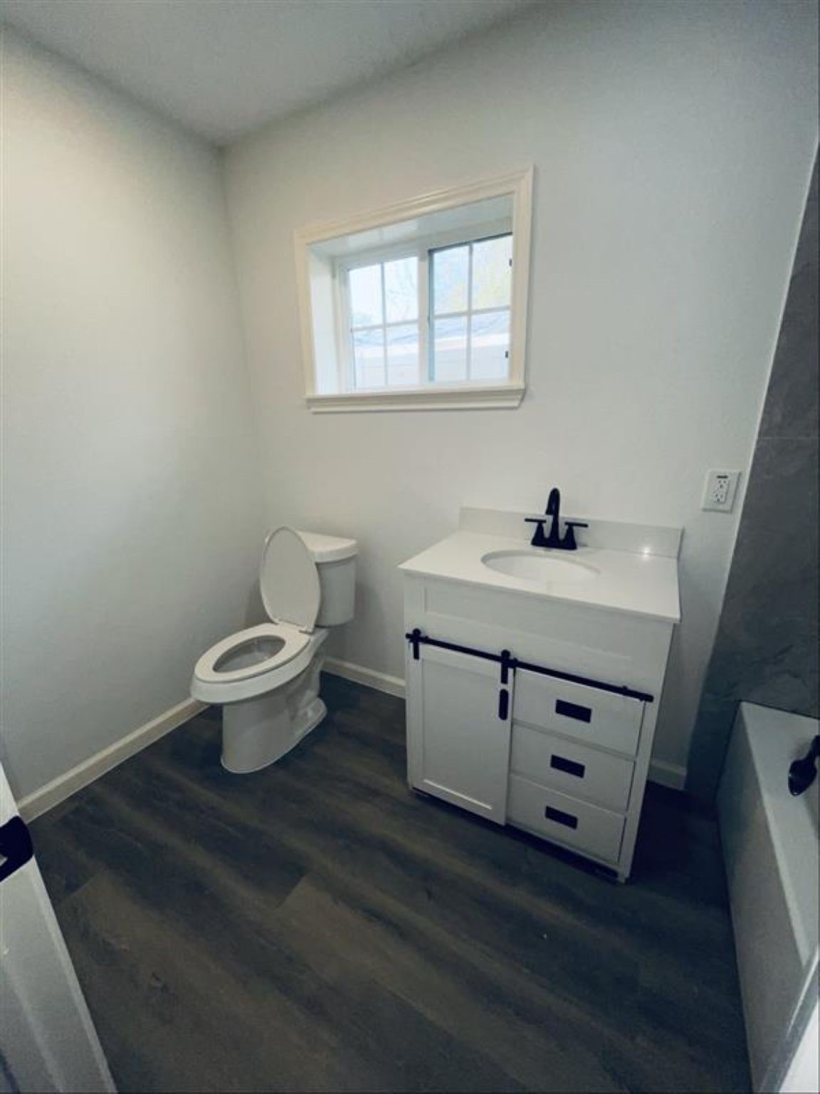 8817 Dandy Street Houston, TX 77016 - Photo 16 of 24 Third Bathroom