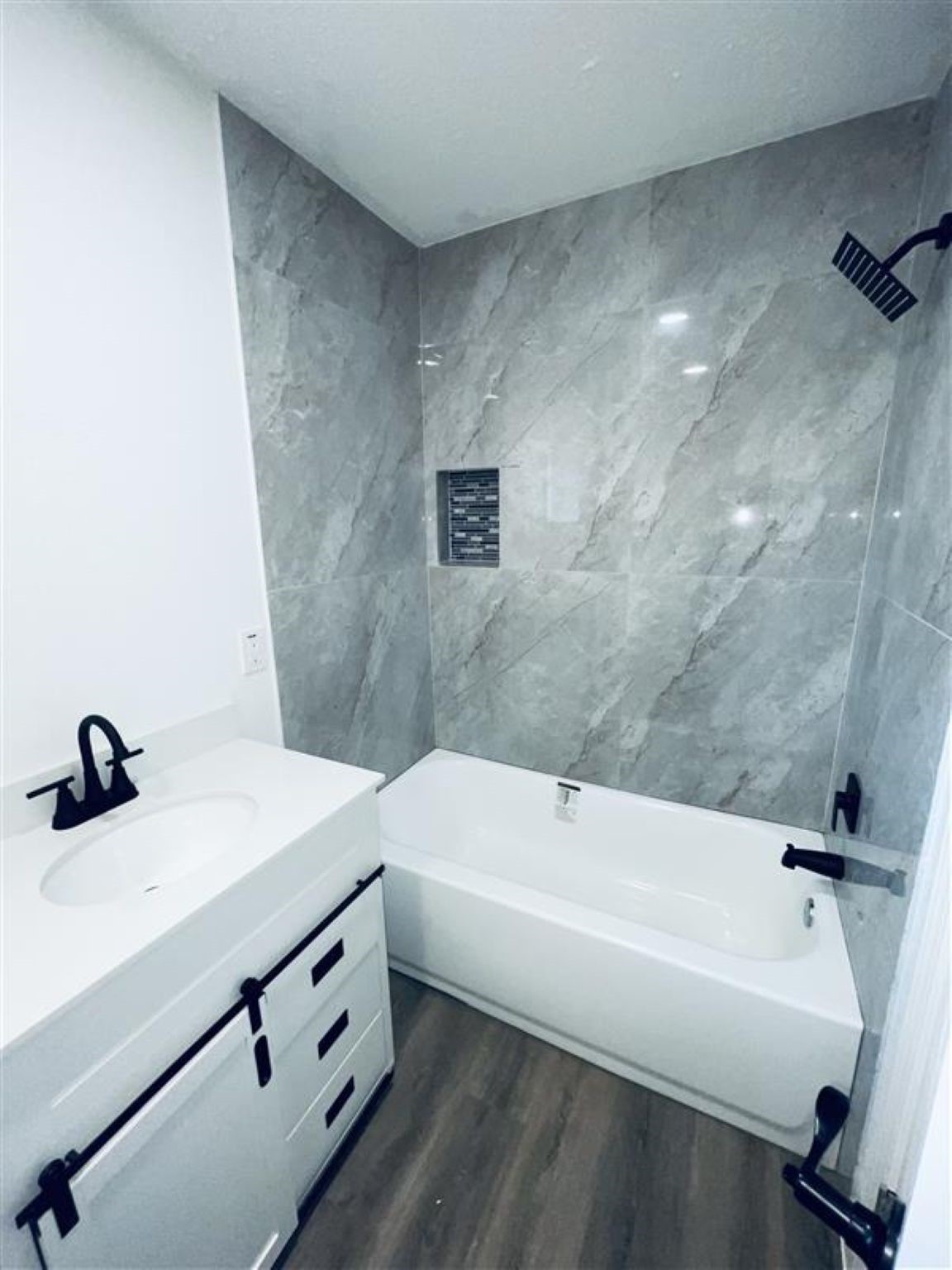 8817 Dandy Street Houston, TX 77016 - Photo 17 of 24 Third Bathroom