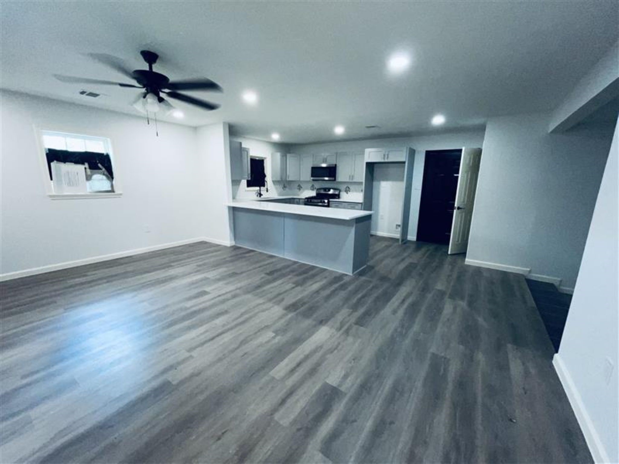 8817 Dandy Street Houston, TX 77016 - Photo 2 of 24 Front door view