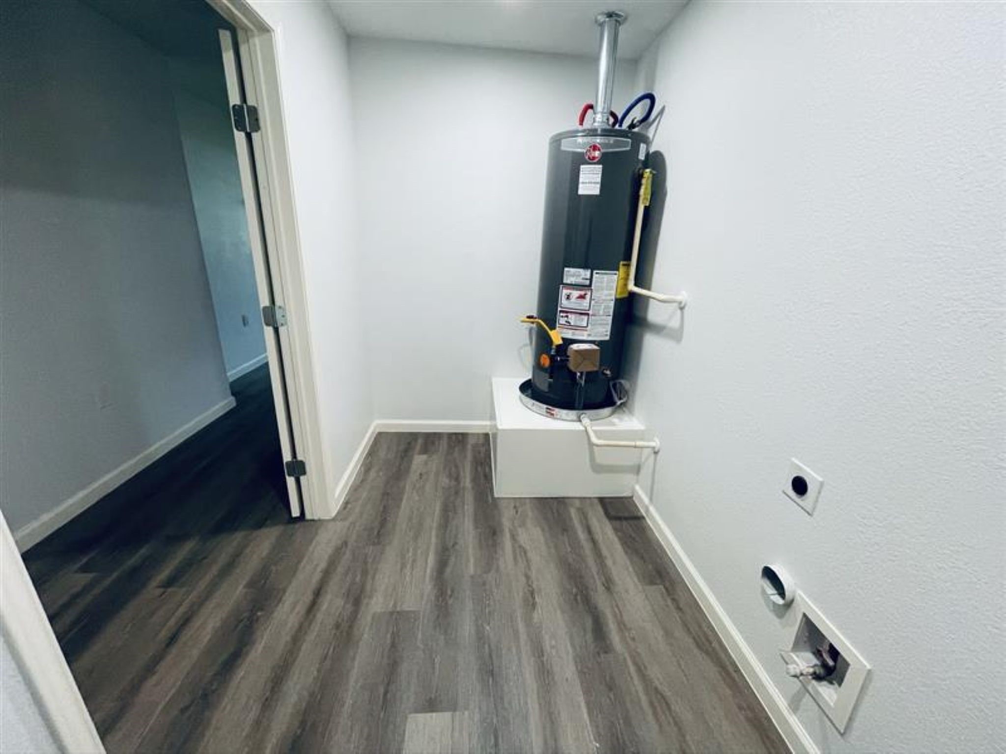 8817 Dandy Street Houston, TX 77016 - Photo 23 of 24 Utility Room