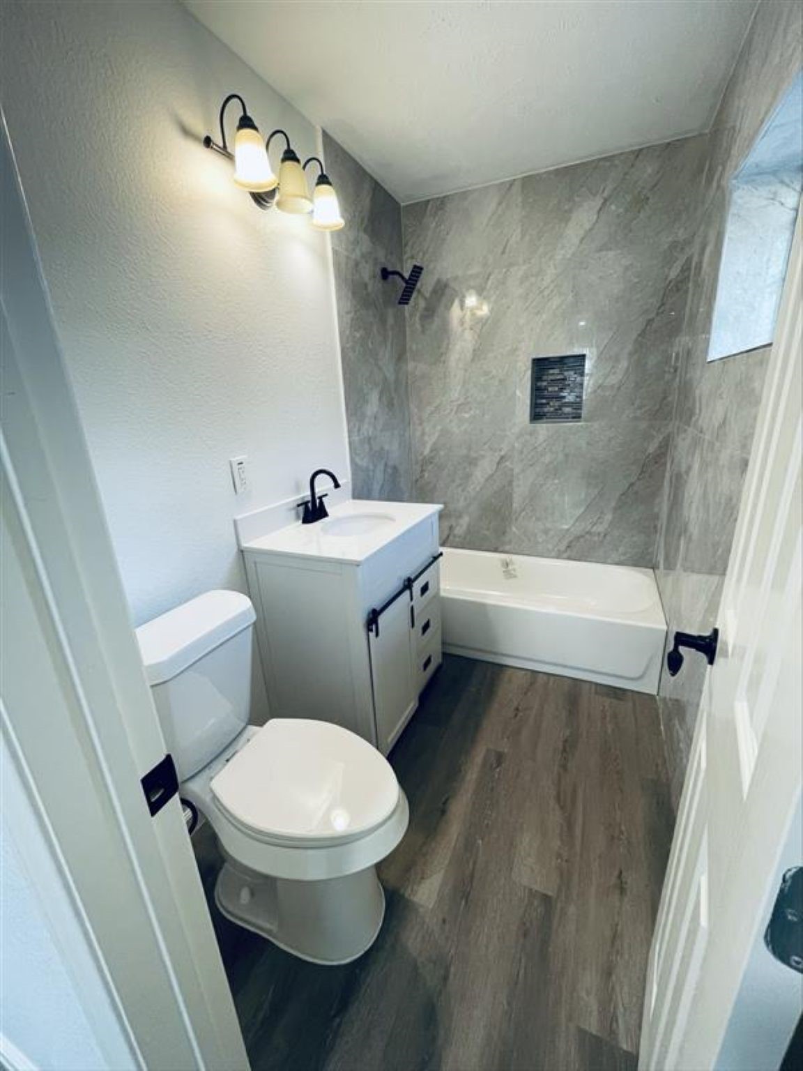 8817 Dandy Street Houston, TX 77016 - Photo 10 of 24 Primary Bathroom