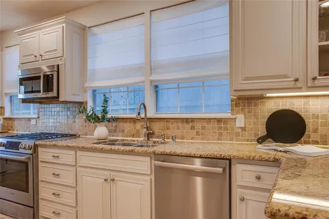$559,000 | 830 North Clinton Avenue, Dallas, TX 75208