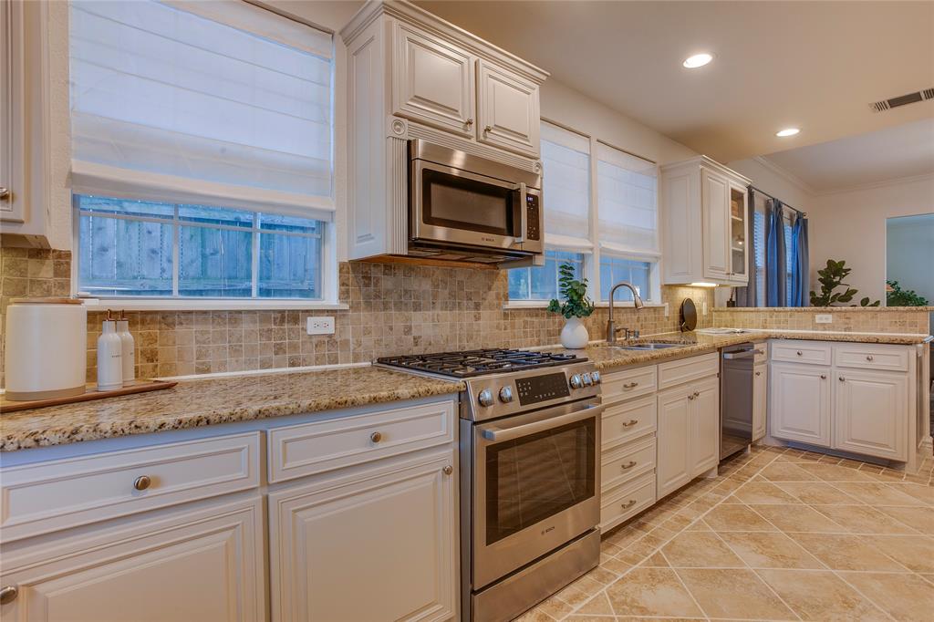 830 North Clinton Avenue Dallas, TX 75208 - Photo 17 of 35