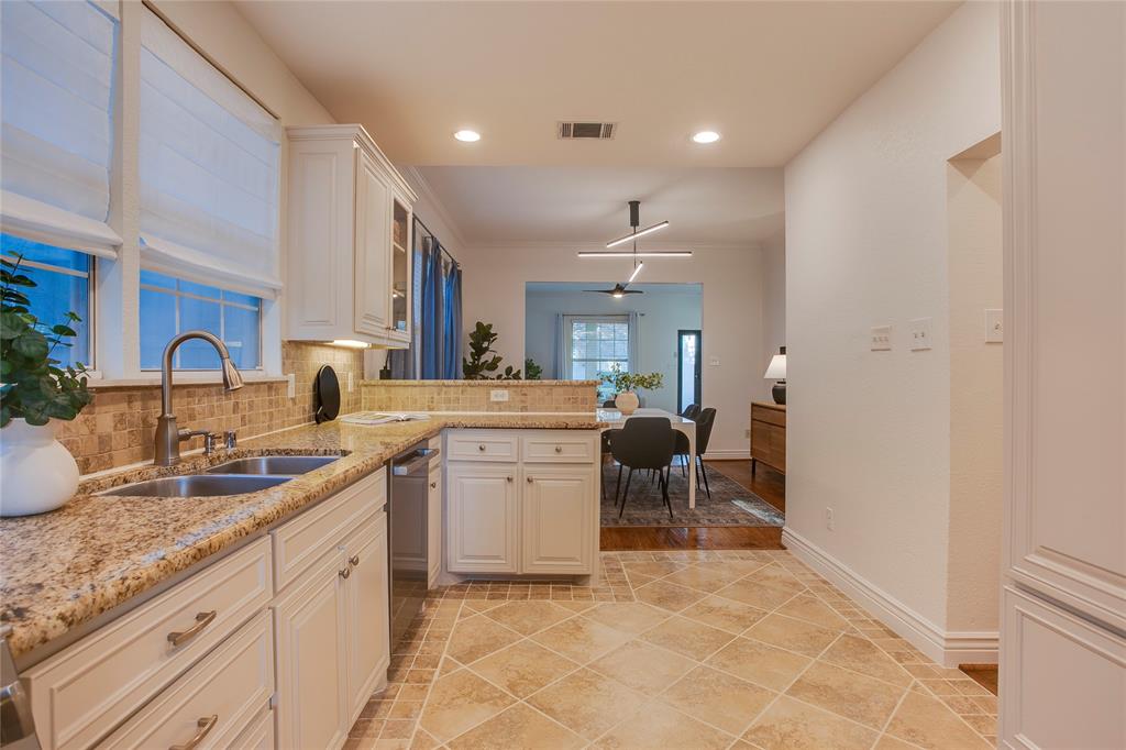 830 North Clinton Avenue Dallas, TX 75208 - Photo 19 of 35