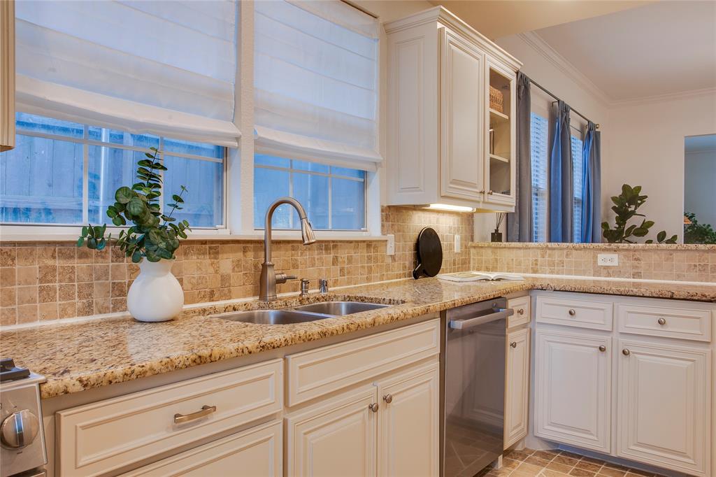 830 North Clinton Avenue Dallas, TX 75208 - Photo 20 of 35