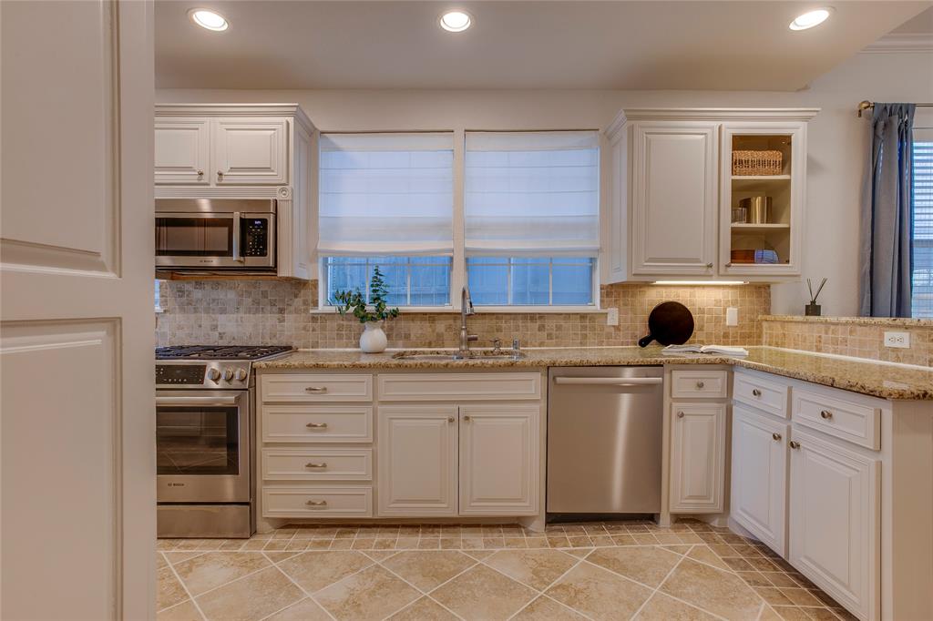 830 North Clinton Avenue Dallas, TX 75208 - Photo 21 of 35