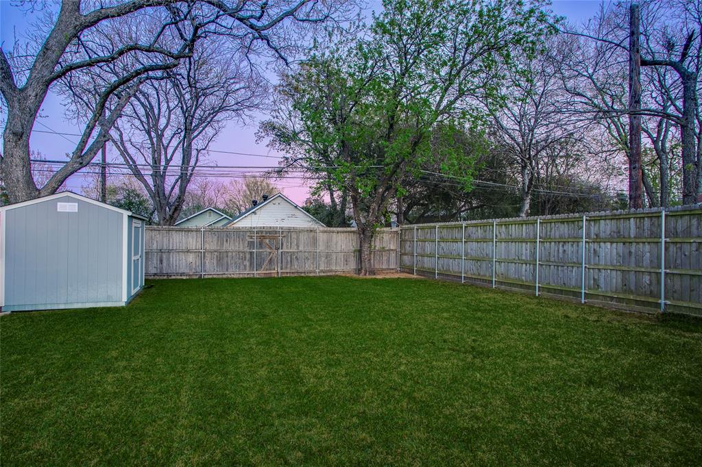 830 North Clinton Avenue Dallas, TX 75208 - Photo 34 of 35