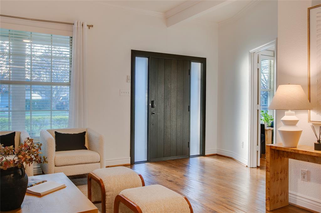 830 North Clinton Avenue Dallas, TX 75208 - Photo 5 of 35