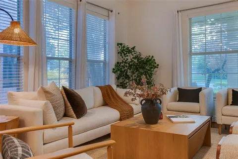 $559,000 | 830 North Clinton Avenue, Dallas, TX 75208