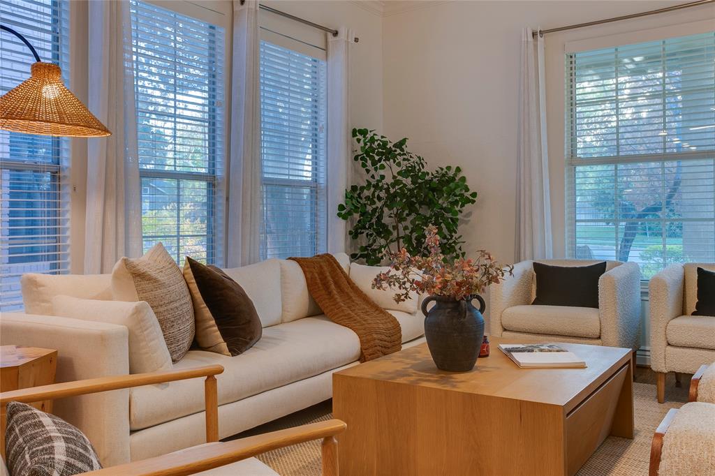 830 North Clinton Avenue Dallas, TX 75208 - Photo 8 of 35