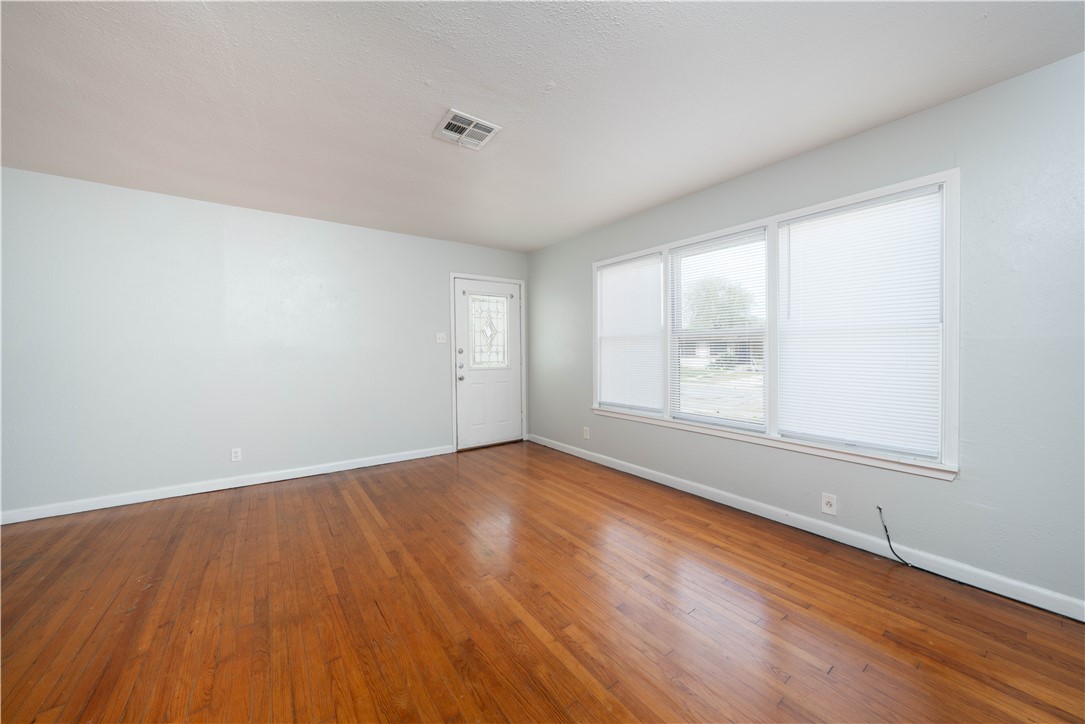 909 Rosedale Drive Corpus Christi, TX 78411 - Photo 3 of 13