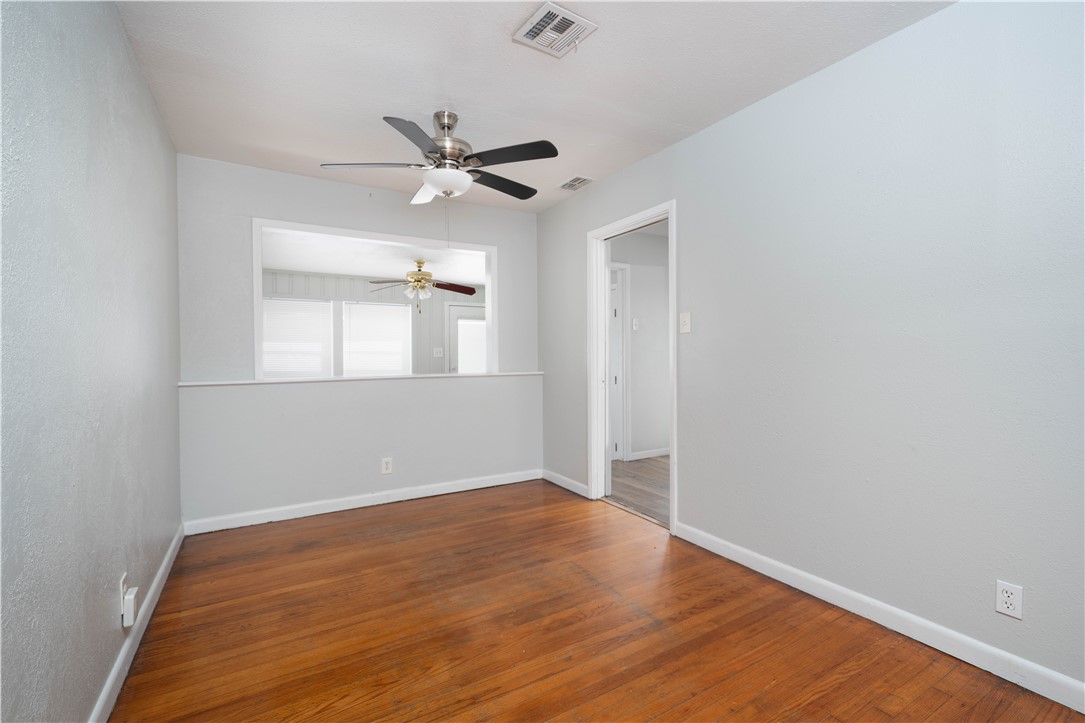 909 Rosedale Drive Corpus Christi, TX 78411 - Photo 5 of 13