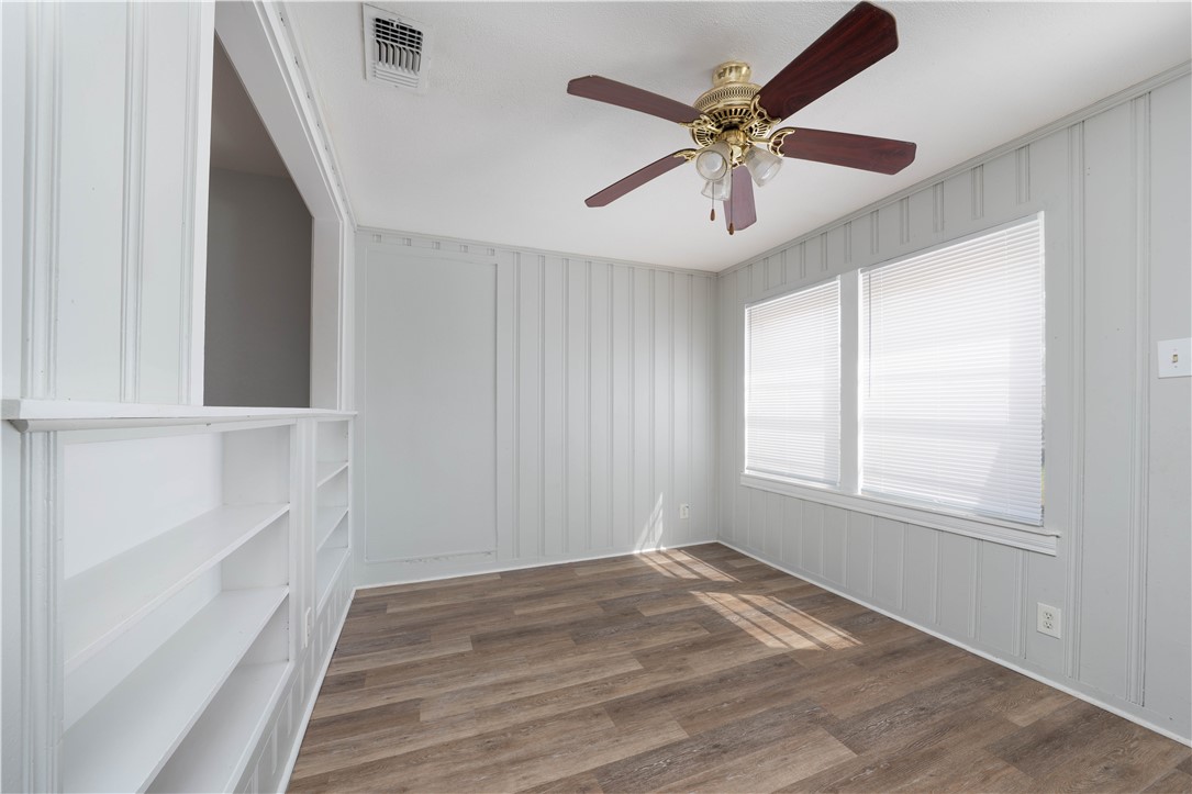 909 Rosedale Drive Corpus Christi, TX 78411 - Photo 8 of 13