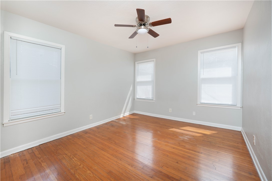 909 Rosedale Drive Corpus Christi, TX 78411 - Photo 10 of 13