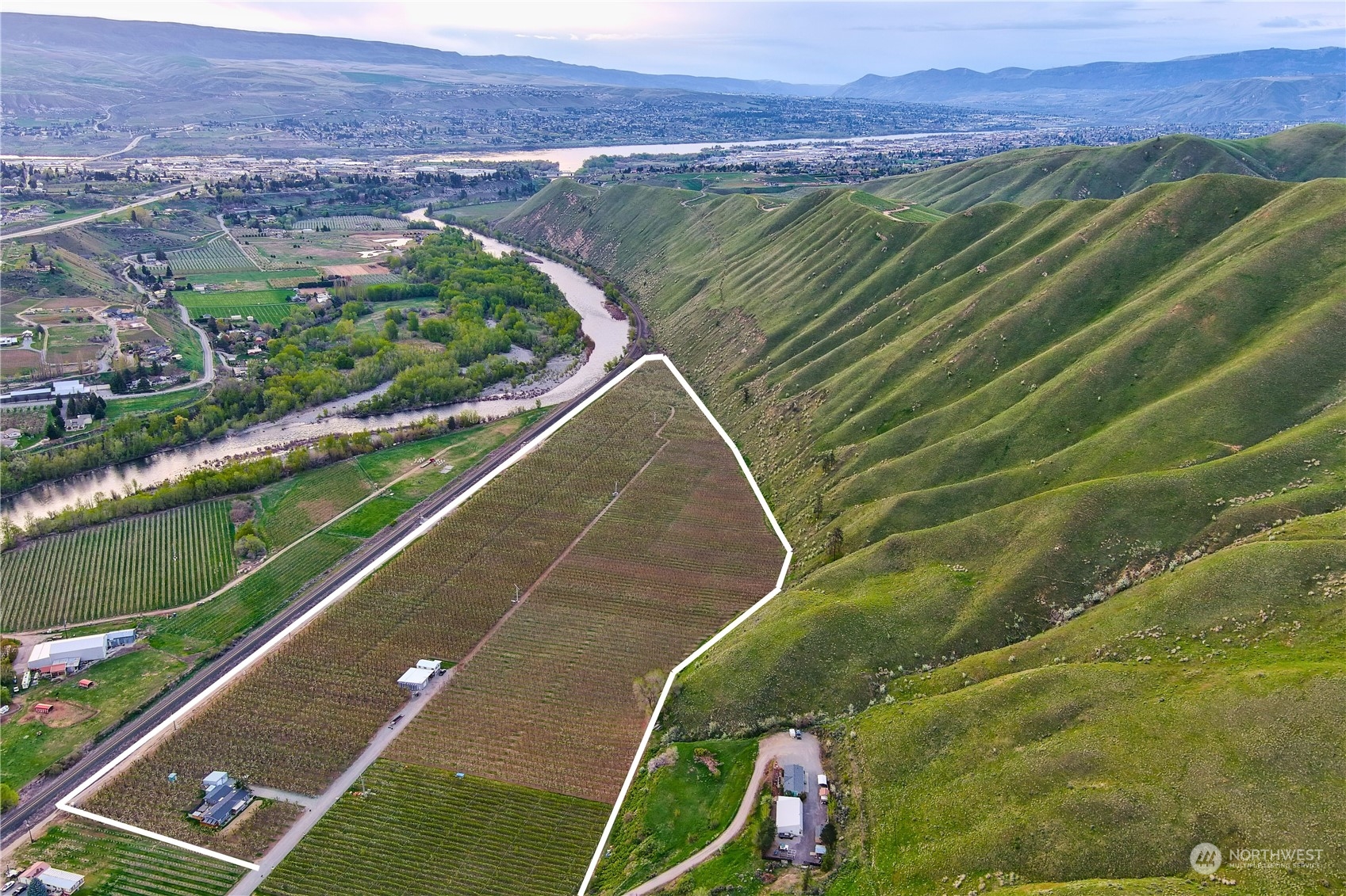 1715 Sleepy Road Wenatchee, WA 98801 - Photo 7 of 9 Gallery Image 7
