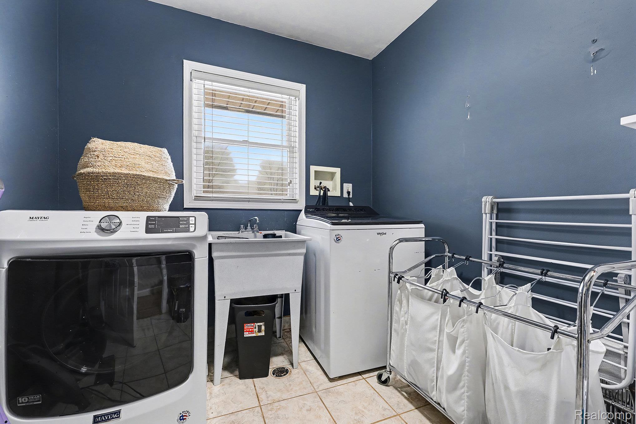 62915 Chubb Road Ray, MI 48096 - Photo 14 of 27 Washroom with washing machine and clothes dryer and light tile patterned floors