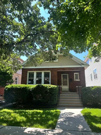 $735,000 | 2419 West Berenice Avenue, Chicago, IL 60618
