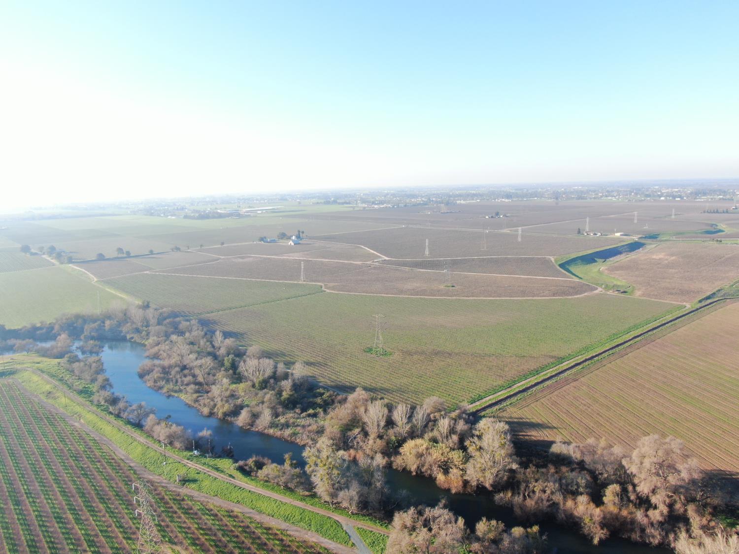 14248 East Peltier Road Acampo, CA 95220 - Photo 8 of 44 a view of an ocean and beach