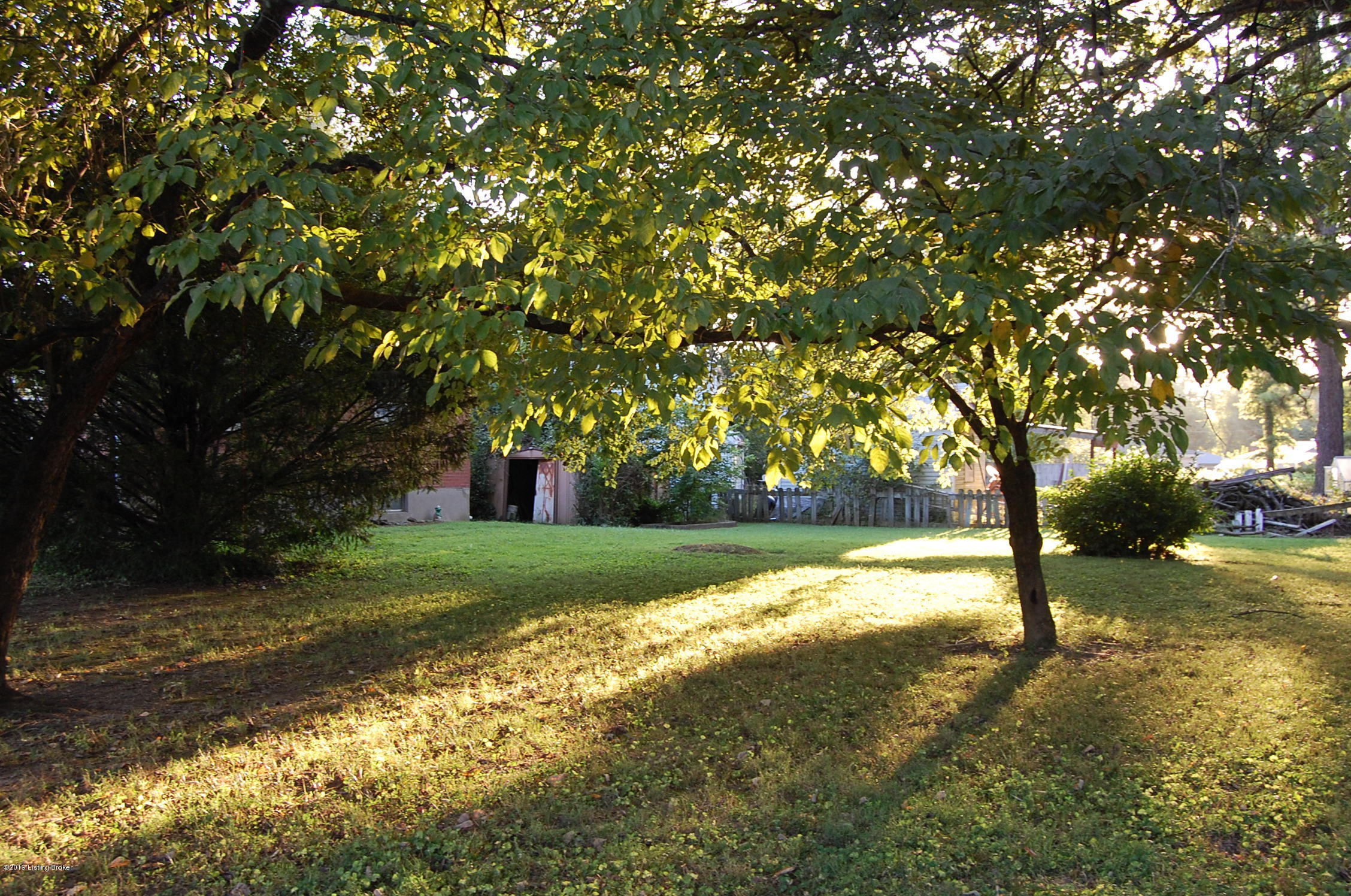 8910 Shepherdsville Road Louisville, KY 40219 - Photo 3 of 28 DSC_0009