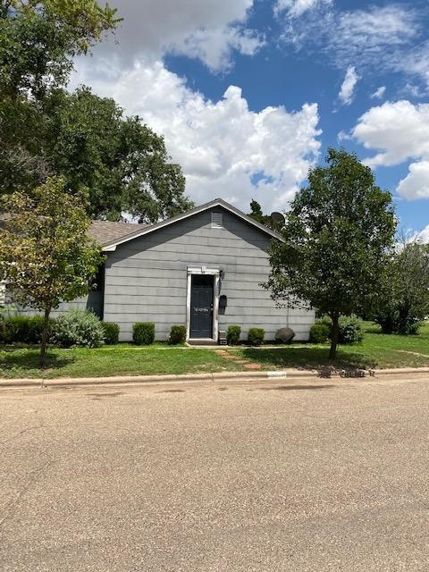 3520 26th Street Lubbock, TX 79410 - Photo 7 of 7 a backyard of a house