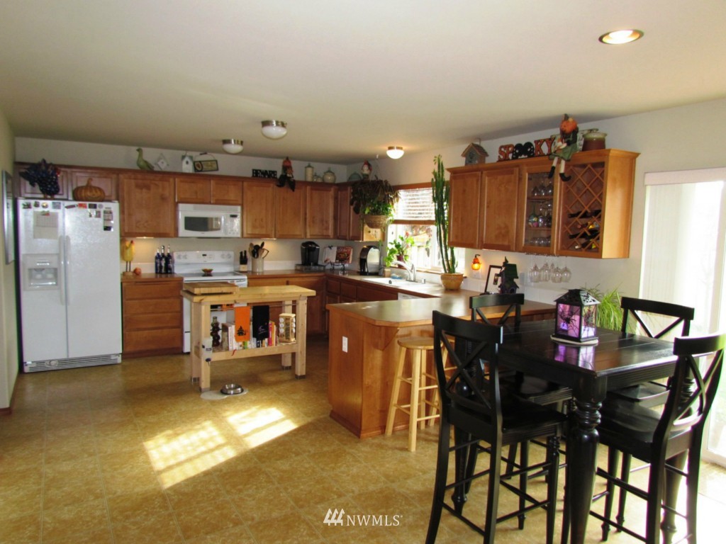 201 Robin Street Southwest Orting, WA 98360 - Photo 4 of 15 Gallery Image 4