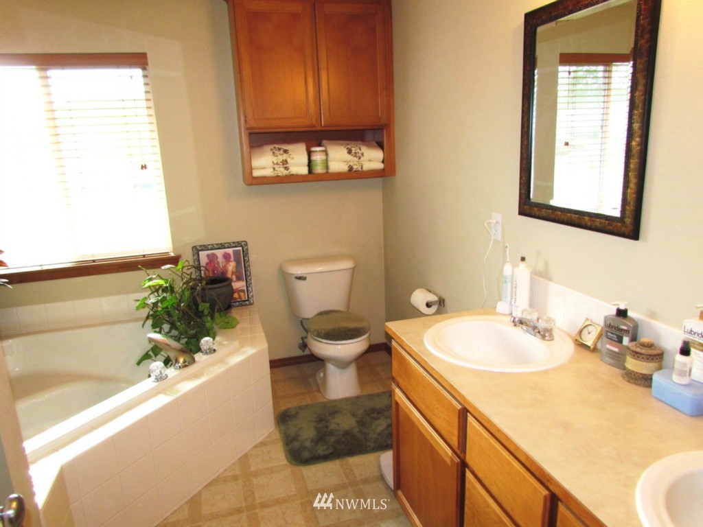 201 Robin Street Southwest Orting, WA 98360 - Photo 9 of 15 Gallery Image 9