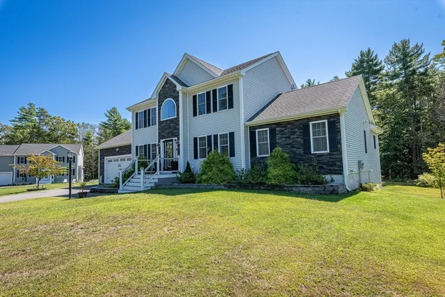 $924,900 | 264 Collins Corner Road, Dartmouth, MA 02747