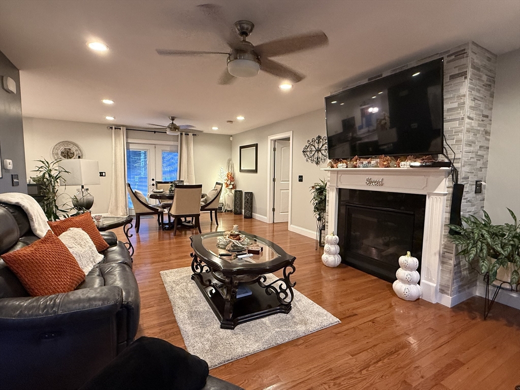 264 Collins Corner Road Dartmouth, MA 02747 - Photo 8 of 42