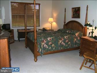 11 Oak Ridge Court Columbus, NJ 08022 - Photo 4 of 6 Bedroom - Main