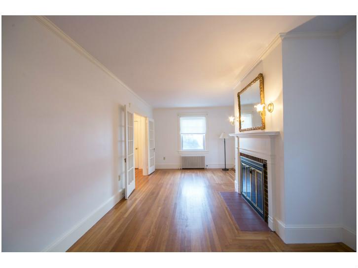 21 Admiral Kalbfus Road Newport, RI 02840 - Photo 13 of 25 Living Room.