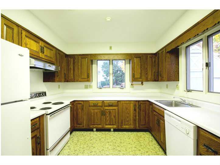 21 Admiral Kalbfus Road Newport, RI 02840 - Photo 3 of 25 Kitchen.