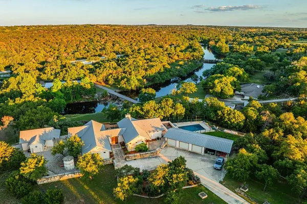 $1,898,000 | 364 Wolf Creek Road, Fredericksburg, TX 78624