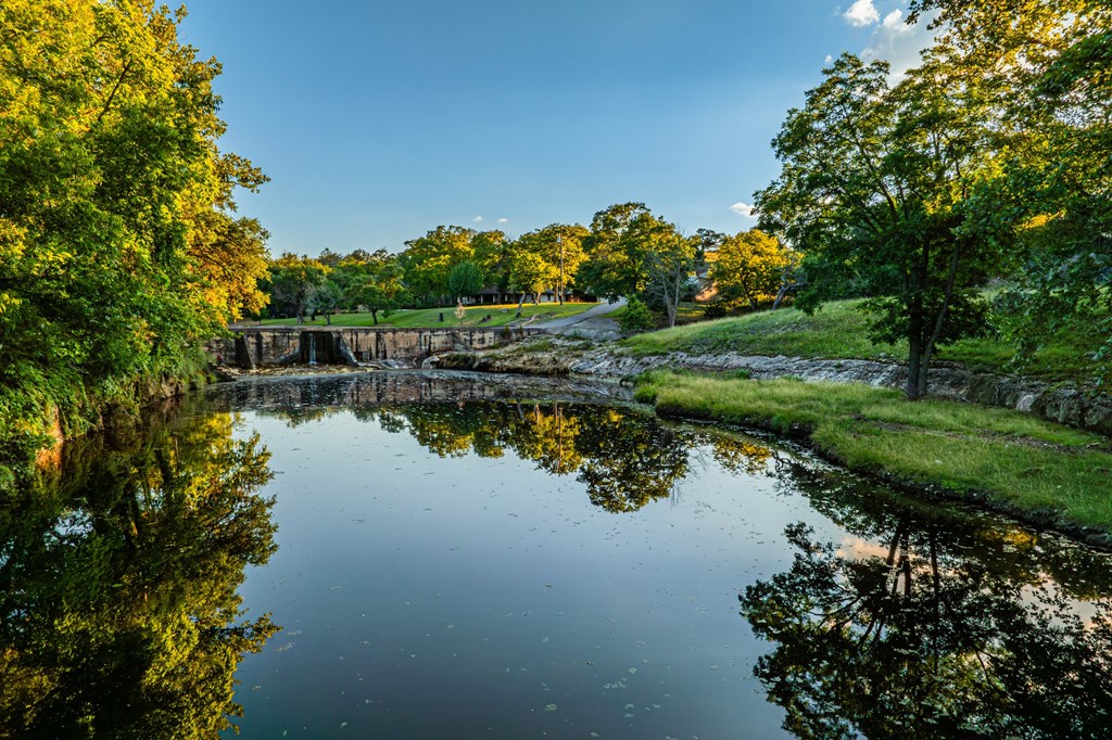 364 Wolf Creek Road Fredericksburg, TX 78624 - Photo 4 of 62
