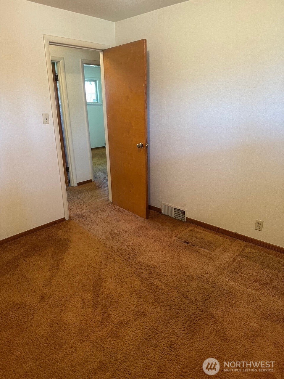 3504 Northeast 135th Street Seattle, WA 98125 - Photo 18 of 35 an empty room with closet