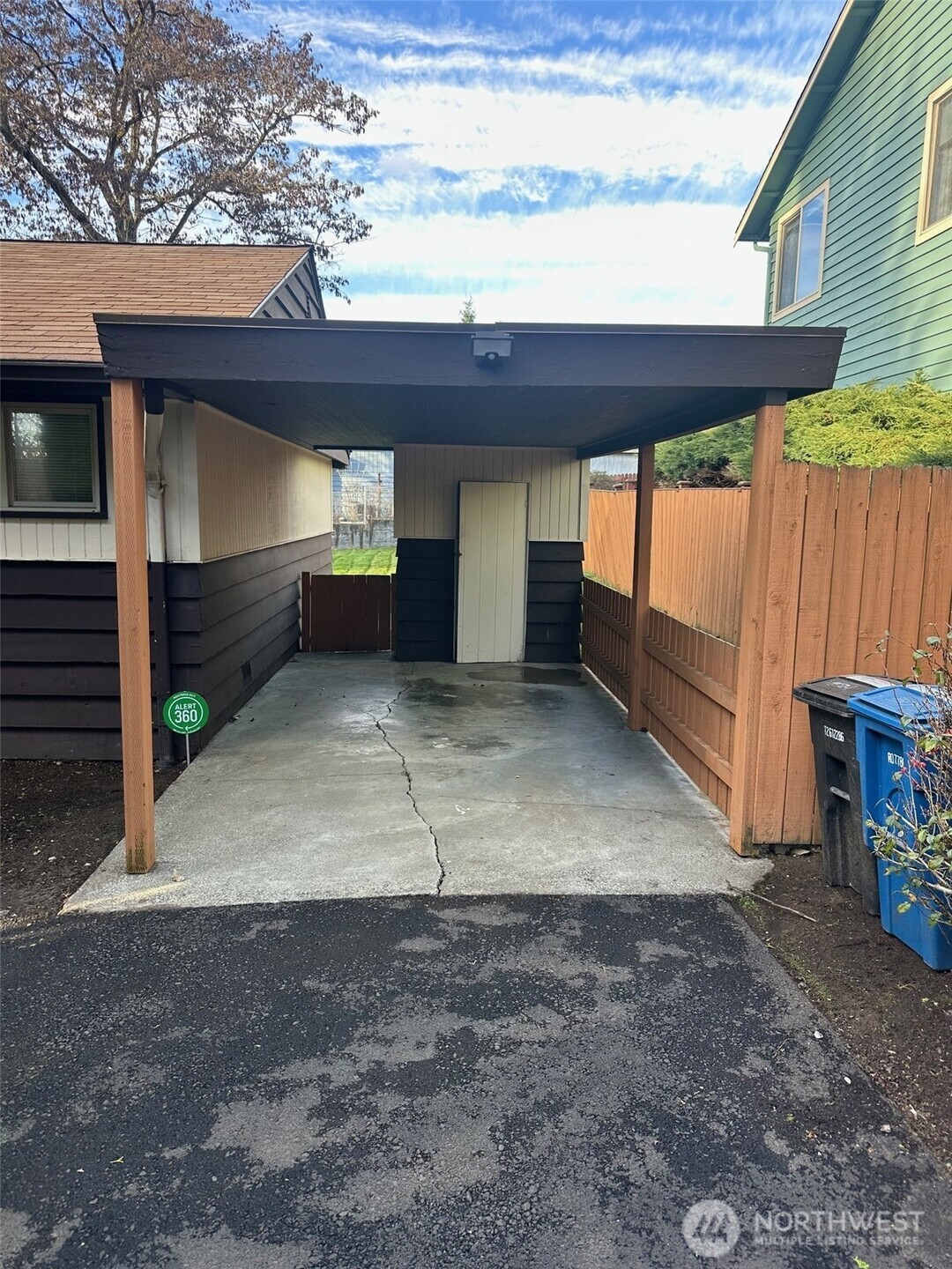 3504 Northeast 135th Street Seattle, WA 98125 - Photo 4 of 35 a view of a car garage