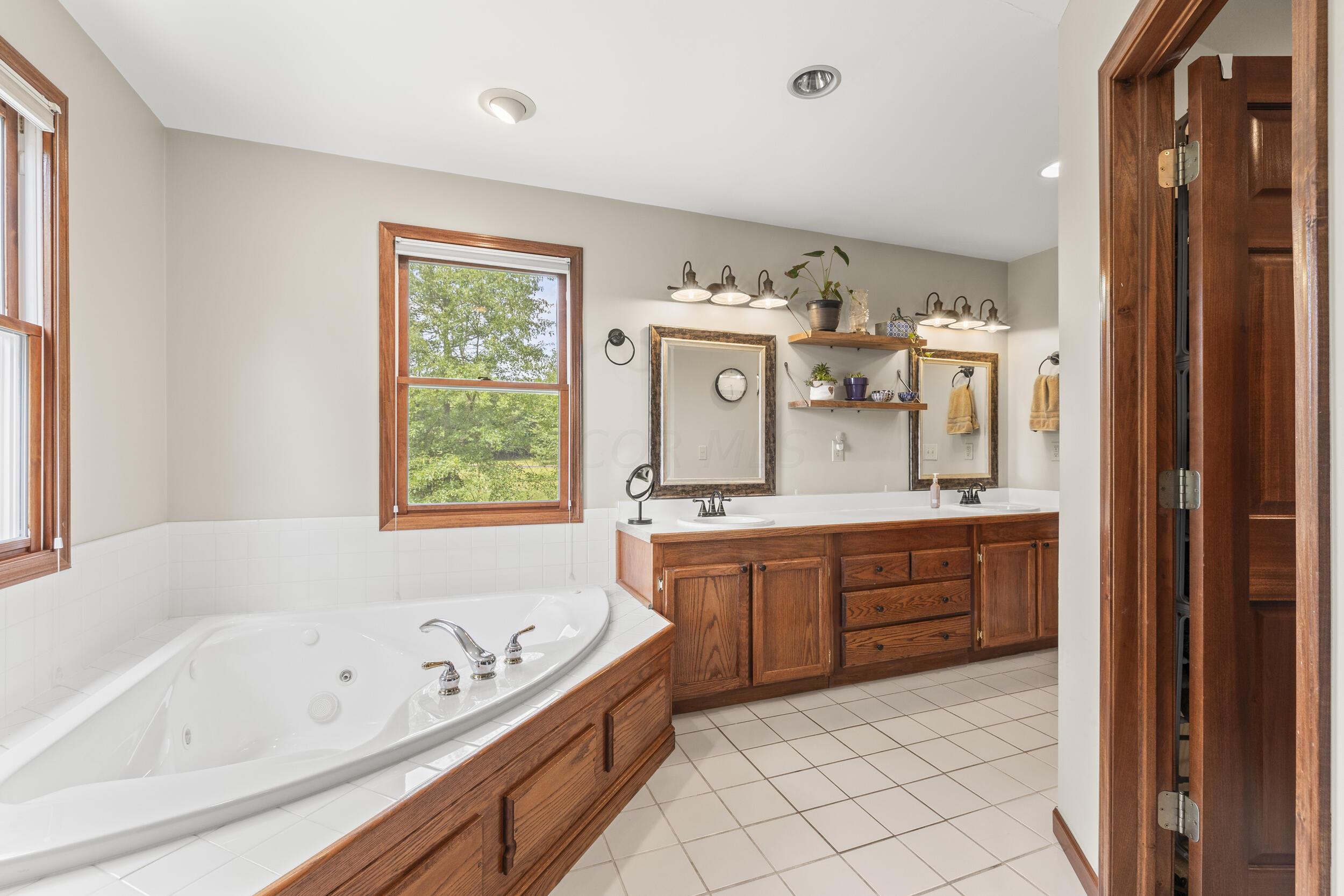 2501 Darling Road Blacklick, OH 43004 - Photo 23 of 59 26_primary bath 03